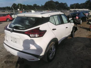 2022 Nissan Kicks S z VIN 3N1CP5BV7NL522054, wystawiony jako IAAI lot #42445264 z przebiegiem 42 648 mil mil oraz . Historia ofert i sprzedaży dostępna na DreamBid. Obrazek 4.
