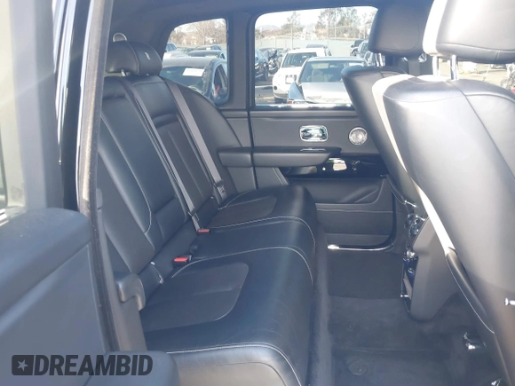 2021 Rolls-Royce Cullinan z VIN SLATV4C0XMU208037, wystawiony jako IAAI lot #41402539 z przebiegiem 27 057 mil mil oraz . Historia ofert i sprzedaży dostępna na DreamBid. Obrazek 8.