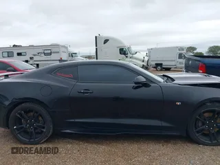 2019 Chevrolet Camaro 1SS z VIN 1G1FF1R70K0111514, wystawiony jako IAAI lot #41924277 z przebiegiem Nie podano mil oraz . Historia ofert i sprzedaży dostępna na DreamBid. Obrazek 13.