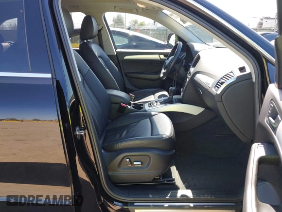 2014 Audi Q5 Premium Plus z VIN WA1CMAFP8EA041094, wystawiony jako IAAI lot #42316641 z przebiegiem 86 322 mil mil oraz . Historia ofert i sprzedaży dostępna na DreamBid. Obrazek 5.