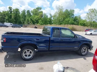 2003 Chevrolet S-10 LS with VIN 1GCCS19X038131836, listed as a IAAI auction lot 42181268 with 123,217 mi miles and . Bid and sale history available at DreamBid. Image 14.