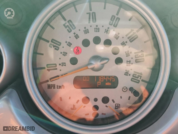 2005 MINI Cooper Convertible with VIN WMWRF33485TG10403, listed as a Copart auction lot 52459735 with 118,445 mi miles and Clean Title. Bid and sale history available at carsss.com. Image 9.