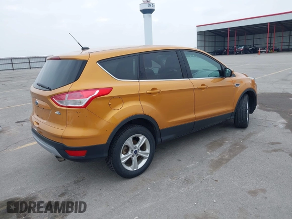 2016 Ford Escape SE z VIN 1FMCU9GX1GUC59233, wystawiony jako IAAI lot #41958573 z przebiegiem 133 223 mil mil oraz . Historia ofert i sprzedaży dostępna na DreamBid. Obrazek 4.
