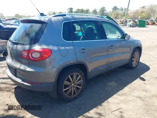 2011 Volkswagen Tiguan SE with VIN WVGBV7AX8BW514320, listed as a IAAI auction lot 42138794 with 76,079 mi miles and . Bid and sale history available at DreamBid. Image 4.