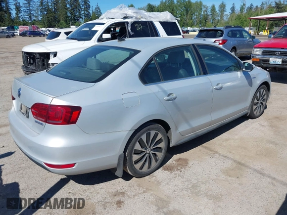 2013 Volkswagen Jetta Hybrid SE z VIN 3VW637AJ1DM303788, wystawiony jako IAAI lot #42205720 z przebiegiem 242 957 mil mil oraz . Historia ofert i sprzedaży dostępna na DreamBid. Obrazek 4.