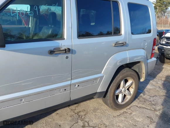 2009 Jeep Liberty Limited with VIN 1J8GN58K89W550147, listed as a IAAI auction lot 41209545 with 185,677 mi miles. Bid and sale history available at carsss.com. Image 6.