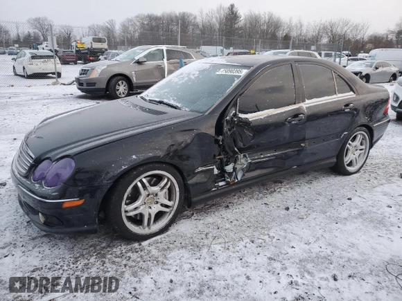 2005 Mercedes-Benz C 55 AMG z VIN WDBRF76J35F584816, wystawiony jako Copart lot #45890395 z przebiegiem 154 772 mil mil oraz Szkoda całkowita • Salvage title. Historia ofert i sprzedaży dostępna na DreamBid. Obrazek 1.