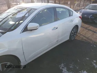 2018 Nissan Altima 2.5 S with VIN 1N4AL3AP2JC225714, listed as a IAAI auction lot 41200103 with 34,126 mi miles. Bid and sale history available at carsss.com. Image 6.