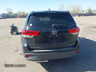 2017 Toyota Highlander XLE с VIN 5TDJZRFH7HS462950, выставлен на аукционе IAAI как лот 41980546 с пробегом 101 828 миль миль и . История ставок и продаж доступна на DreamBid. Изображение 16.