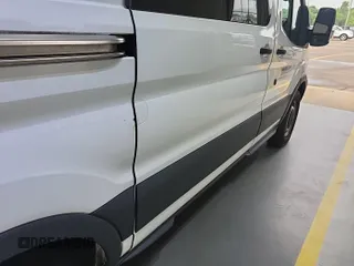 2018 Ford Transit z VIN 1FTYR1YG9JKA80761, wystawiony jako IAAI lot #42859226 z przebiegiem 132 605 mil mil oraz . Historia ofert i sprzedaży dostępna na DreamBid. Obrazek 22.