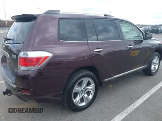 2013 Toyota Highlander Limited z VIN JTEDC3EH7D2017120, wystawiony jako IAAI lot #42060409 z przebiegiem 122 721 mil mil oraz . Historia ofert i sprzedaży dostępna na DreamBid. Obrazek 4.