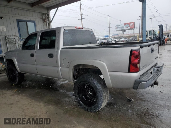 2005 Chevrolet Silverado 1500 LT with VIN 2GCEK13T251104643, listed as a Copart auction lot 48961945 with 241,862 mi miles and Salvage Title. Bid and sale history available at DreamBid. Image 2.