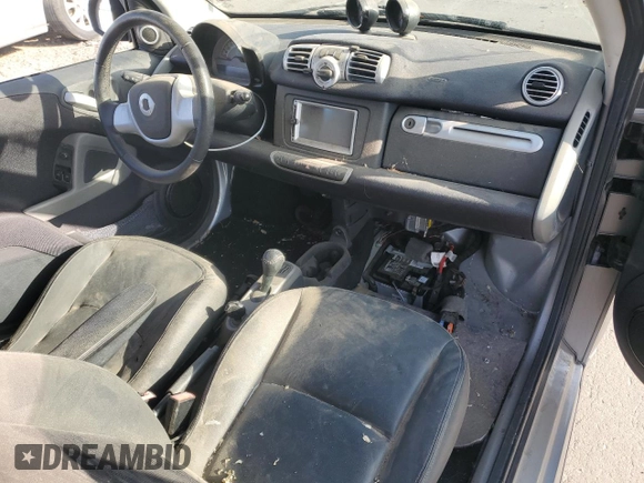 2013 Smart fortwo Passion z VIN WMEEJ9AA5DK673232, wystawiony jako Copart lot #51281035 z przebiegiem Nie podano mil oraz Tytuł czysty. Historia ofert i sprzedaży dostępna na DreamBid. Obrazek 8.