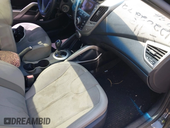2012 Hyundai Veloster w/Gray Int с VIN KMHTC6AD4CU070537, выставлен на аукционе IAAI как лот 42202272 с пробегом 120 054 миль миль и . История ставок и продаж доступна на DreamBid. Изображение 5.