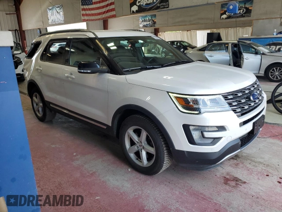 2017 Ford Explorer XLT z VIN 1FM5K8D89HGD10533, wystawiony jako Copart lot #63228615 z przebiegiem 134 917 mil mil oraz Szkoda całkowita • Salvage title. Historia ofert i sprzedaży dostępna na DreamBid. Obrazek 4.