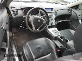 2010 Hyundai Genesis Coupe Grand Touring z VIN KMHHU6KH2AU042270, wystawiony jako Copart lot #82710674 z przebiegiem 56 592 mil mil oraz Szkoda całkowita • Salvage title. Historia ofert i sprzedaży dostępna na DreamBid. Obrazek 8.