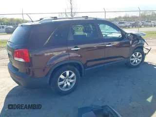 2012 Kia Sorento LX with VIN 5XYKT4A67CG191666, listed as a IAAI auction lot 42047583 with 175,404 mi miles. Bid and sale history available at carsss.com. Image 4.