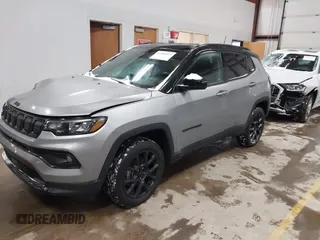 2022 Jeep Compass Latitude with VIN 3C4NJDBB3NT186152, listed as a IAAI auction lot 41402923 with 30,443 mi miles and . Bid and sale history available at DreamBid. Image 17.