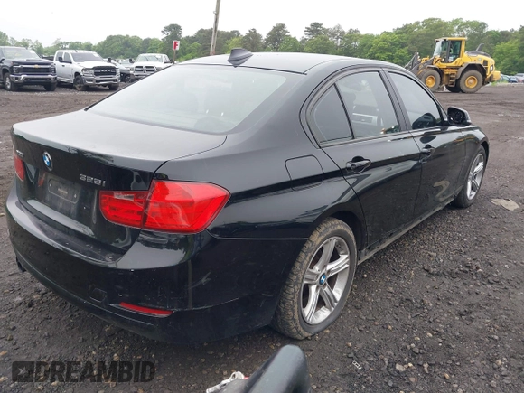 2013 BMW 3 Series 328i xDrive с VIN WBA3B5G59DNS05019, выставлен на аукционе IAAI как лот 42374671 с пробегом 144 097 миль миль и . История ставок и продаж доступна на DreamBid. Изображение 4.