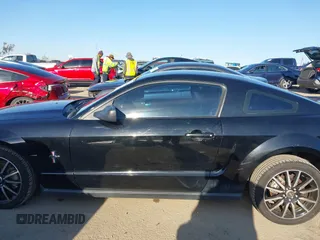 2008 Ford Mustang Deluxe with VIN 1ZVHT80NX85114958, listed as a IAAI auction lot 41806240 with 164,980 mi miles. Bid and sale history available at carsss.com. Image 14.