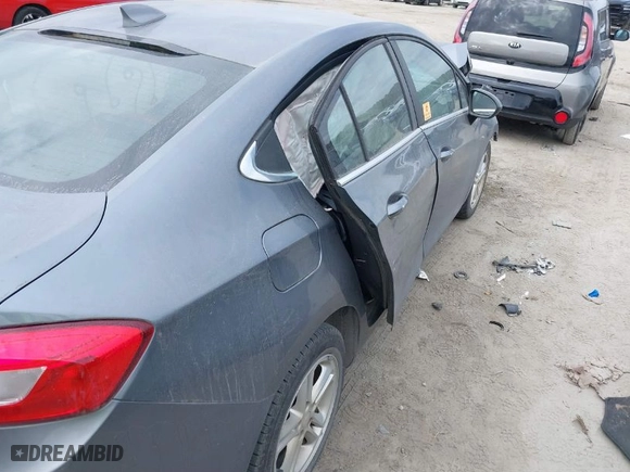 2018 Chevrolet Cruze LT with VIN 1G1BE5SM2J7217221, listed as a IAAI auction lot 41055413 with 1 mi miles. Bid and sale history available at carsss.com. Image 6.