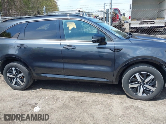 2021 Kia Sorento EX with VIN 5XYRHDLF7MG058307, listed as a IAAI auction lot 42124729 with 81,861 mi miles and . Bid and sale history available at DreamBid. Image 14.