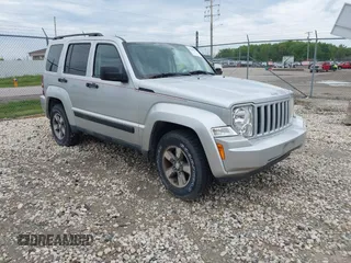 2008 Jeep Liberty Sport z VIN 1J8GN28K48W220194, wystawiony jako IAAI lot #42349041 z przebiegiem Nie podano mil oraz . Historia ofert i sprzedaży dostępna na DreamBid. Obrazek 1.