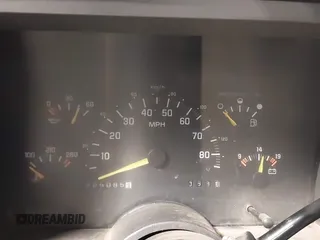 1993 GMC Sierra 1500 z VIN 1GTEK14H0PE542993, wystawiony jako IAAI lot #41833743 z przebiegiem 225 085 mil mil oraz . Historia ofert i sprzedaży dostępna na DreamBid. Obrazek 7.