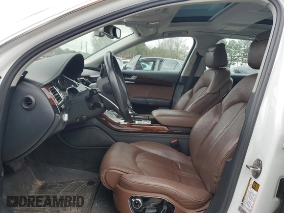 2014 Audi A8 3.0T z VIN WAURGAFD3EN003758, wystawiony jako Copart lot #47636885 z przebiegiem 166 990 mil mil oraz Szkody całkowita. Historia ofert i sprzedaży dostępna na DreamBid. Obrazek 7.
