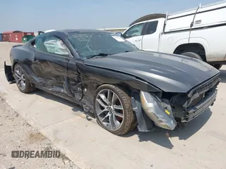 2017 Ford Mustang GT z VIN 1FA6P8CF8H5306405, wystawiony jako IAAI lot #42231494 z przebiegiem 70 643 mil mil oraz . Historia ofert i sprzedaży dostępna na DreamBid. Obrazek 1.