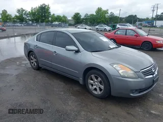 2009 Nissan Altima 2.5 z VIN 1N4AL21E09N492438, wystawiony jako IAAI lot #42267476 z przebiegiem 142 530 mil mil oraz . Historia ofert i sprzedaży dostępna na DreamBid. Obrazek 1.