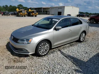 2015 Volkswagen Jetta SE z VIN 3VWD07AJ7FM290726, wystawiony jako Copart lot #55081925 z przebiegiem 123 861 mil mil oraz Szkoda całkowita • Salvage title. Historia ofert i sprzedaży dostępna na DreamBid. Obrazek 1.