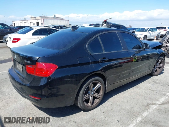 2013 BMW 3 Series 320i с VIN WBA3B1C57DK128344, выставлен на аукционе IAAI как лот 42259273 с пробегом 105 213 миль миль и . История ставок и продаж доступна на DreamBid. Изображение 4.