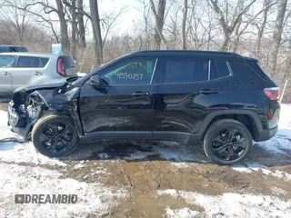 2018 Jeep Compass Latitude with VIN 3C4NJDBB8JT394845, listed as a IAAI auction lot 41590737 with 49,000 mi miles. Bid and sale history available at carsss.com. Image 14.