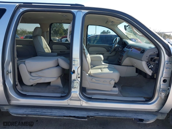 2012 Chevrolet Suburban LT with VIN 1GNSCJE01CR220186, listed as a IAAI auction lot 41476520 with 117,714 mi miles. Bid and sale history available at carsss.com. Image 6.