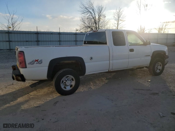 2007 Chevrolet Silverado 2500HD Classic LS with VIN 1GCHK29U47E106933, listed as a Copart auction lot 43829205 with 113,636 mi miles and Clean Title. Bid and sale history available at carsss.com. Image 3.