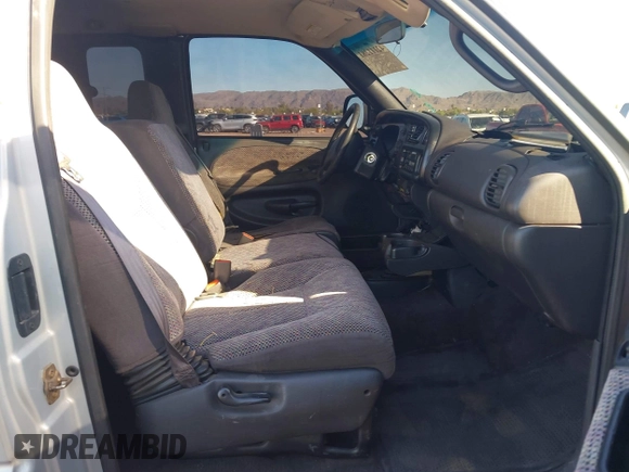 2000 Dodge 1500 with VIN 3B7HF13Z0YG161389, listed as a IAAI auction lot 42111281 with 111,062 mi miles and . Bid and sale history available at DreamBid. Image 5.