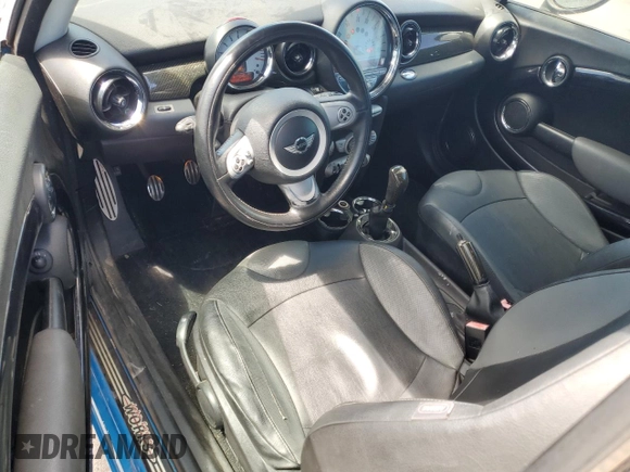 2008 MINI Hardtop S z VIN WMWMF73518TT86953, wystawiony jako Copart lot #67640615 z przebiegiem 107 513 mil mil oraz Czysty tytuł • Clean title. Historia ofert i sprzedaży dostępna na DreamBid. Obrazek 8.