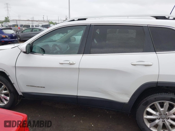 2017 Jeep Cherokee High Altitude z VIN 1C4PJMDSXHW567338, wystawiony jako IAAI lot #42330760 z przebiegiem 52 590 mil mil oraz . Historia ofert i sprzedaży dostępna na DreamBid. Obrazek 15.