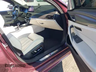 2019 BMW M5 z VIN WBSJF0C55KB284980, wystawiony jako IAAI lot #39406520 z przebiegiem 24 919 mil mil oraz . Historia ofert i sprzedaży dostępna na DreamBid. Obrazek 5.