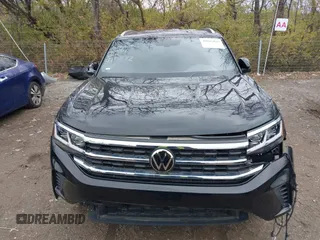 2023 Volkswagen Atlas SE z VIN 1V2HE2CA1PC210232, wystawiony jako IAAI lot #40966039 z przebiegiem 4 064 mil mil oraz . Historia ofert i sprzedaży dostępna na DreamBid. Obrazek 19.