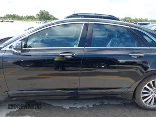 2017 Lincoln MKZ Premiere z VIN 3LN6L5A92HR628287, wystawiony jako IAAI lot #42474344 z przebiegiem 70 010 mil mil oraz . Historia ofert i sprzedaży dostępna na DreamBid. Obrazek 14.