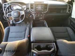 2020 Ram 1500 Big Horn z VIN 1C6SRFFTXLN313316, wystawiony jako Copart lot #50464845 z przebiegiem 67 811 mil mil oraz Szkoda całkowita • Salvage title. Historia ofert i sprzedaży dostępna na DreamBid. Obrazek 8.