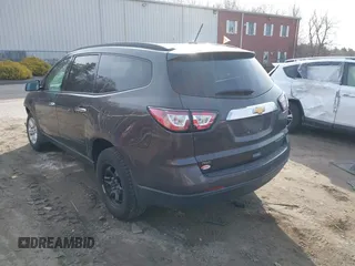 2015 Chevrolet Traverse LS z VIN 1GNKVFEDXFJ134436, wystawiony jako IAAI lot #41773596 z przebiegiem 156 326 mil mil oraz . Historia ofert i sprzedaży dostępna na DreamBid. Obrazek 3.