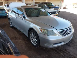 2009 Lexus LS 460 with VIN JTHBL46F895091293, listed as a IAAI auction lot 41825852 with 193,568 mi miles. Bid and sale history available at carsss.com. Image 1.