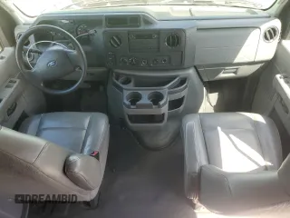 2009 Ford Econoline Cargo Commercial z VIN 1FTNE14W39DA37660, wystawiony jako Copart lot #51863435 z przebiegiem 155 374 mil mil oraz Czysty tytuł • Clean title. Historia ofert i sprzedaży dostępna na DreamBid. Obrazek 8.