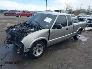 2002 Chevrolet S-10 LS with VIN 1GCCS19W128174992, listed as a IAAI auction lot 41739237 with Not Provided miles. Bid and sale history available at carsss.com. Image 15.