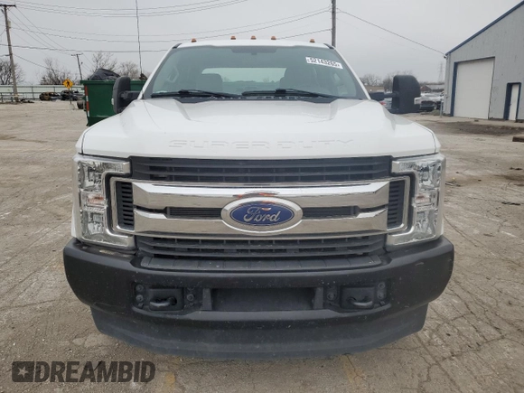 2019 Ford F-350 XL with VIN 1FD8W3HT6KEE55194, listed as a Copart auction lot 52143265 with 248,862 mi miles and Clean Title. Bid and sale history available at DreamBid. Image 6.