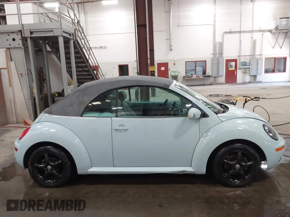 2006 Volkswagen Beetle z VIN 3VWRF31Y26M310844, wystawiony jako IAAI lot #42192356 z przebiegiem 120 740 mil mil oraz . Historia ofert i sprzedaży dostępna na DreamBid. Obrazek 13.