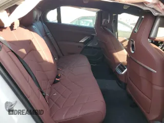 2023 BMW i7 xDrive60 z VIN WBY53EJ05PCN85609, wystawiony jako Copart lot #37740884 z przebiegiem Nie podano mil oraz . Historia ofert i sprzedaży dostępna na DreamBid. Obrazek 10.